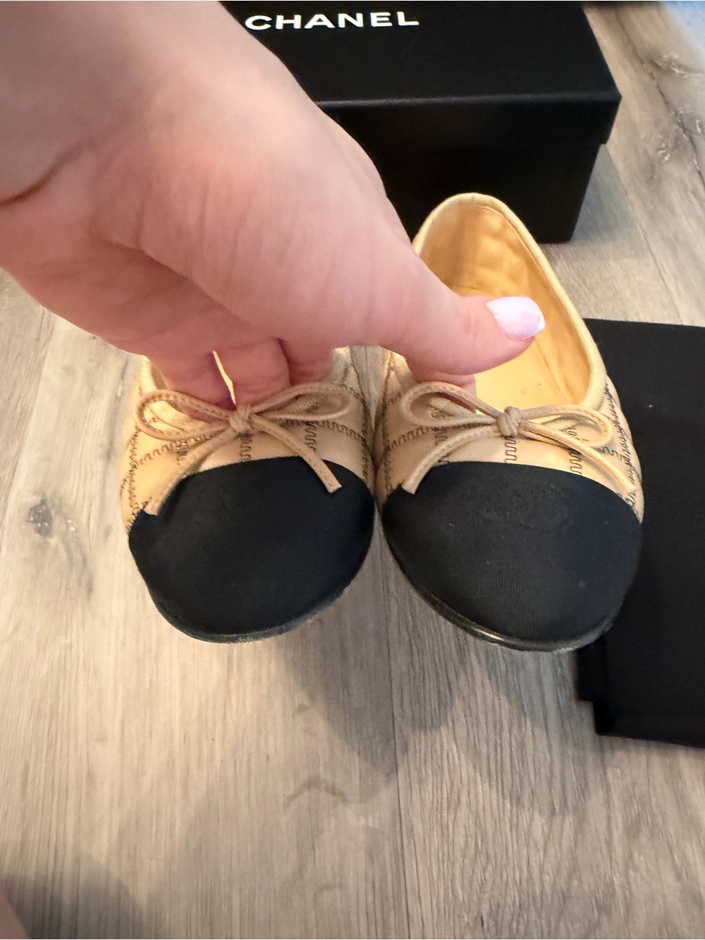 CHANEL Ballet Flat Beige & Black - Picture 2 of 6